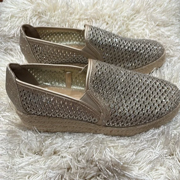 Shoes - Picture 2 of 5